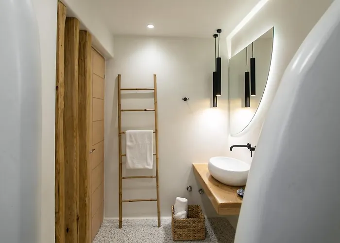 Iades & * Agia Anna (Naxos)