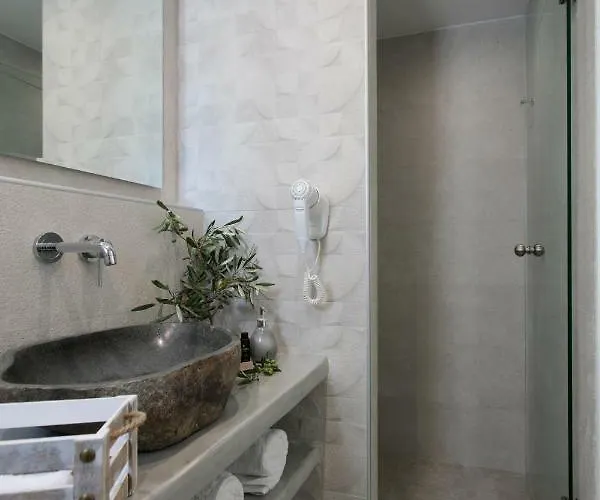 Iades & Appartamento Agia Anna (Naxos)