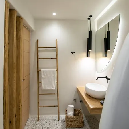 Iades & * Agia Anna (Naxos)