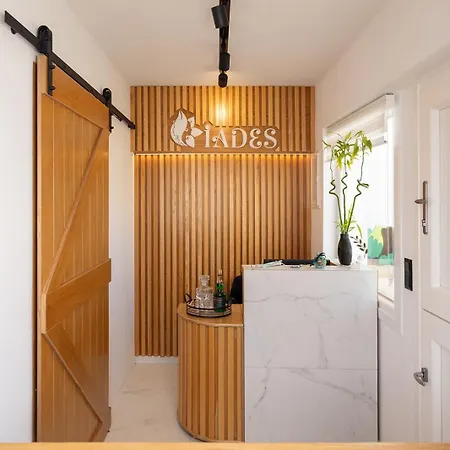 Apartment Iades &